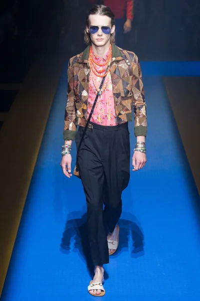 Look 38